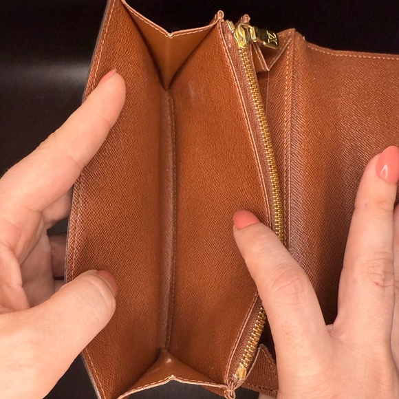 **SOLD** Louis Vuitton Monogram Sarah Wallet - Picture 9 of 16